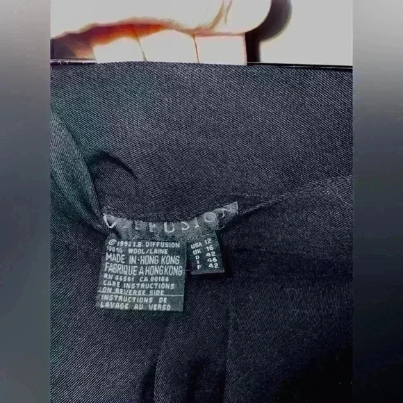 Vintage Diffusion Wool Pencil Skirt with pockets MIDI, size 12, 15’5”waist. - Picture 2 of 2